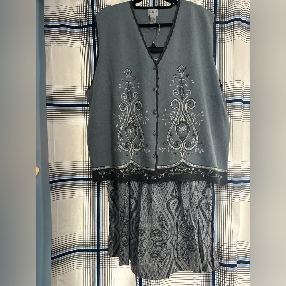 Koret Paisley Patterned skirt and sweater vest
